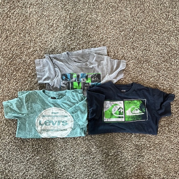 Three medium boys t shirts quicksilver, Levi all nice and no signs of wear 10/12 - Picture 1 of 8